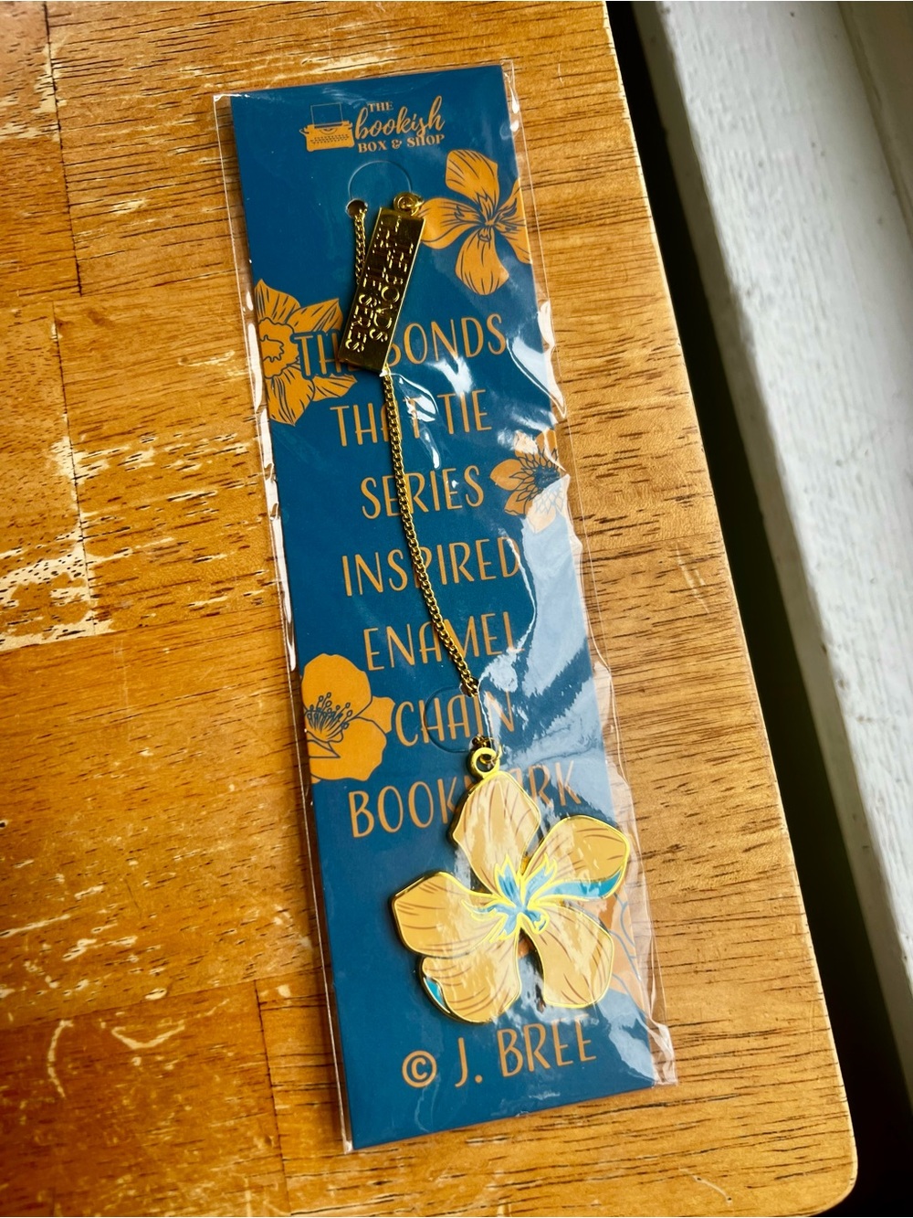 Bookish Box Enamel Chain Bookmark – The Bonds That Tie Inspired – New